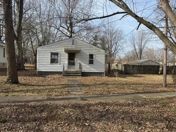 113 S Maple St, Stonington, IL 62567