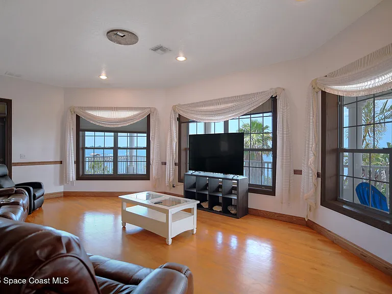 6285 N Highway 1 — Photo 36