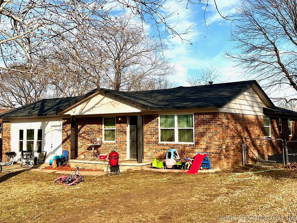 2nd image of 1111 Southview Ln