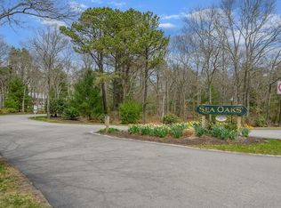 195 Falmouth Rd APT 15F, Mashpee, MA 02649