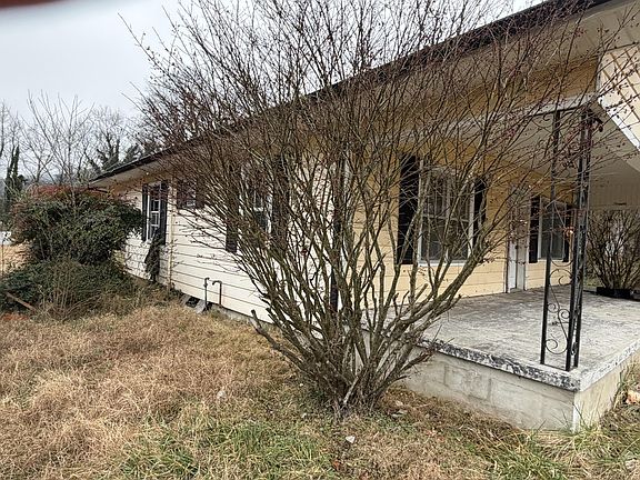 3rd image of 483 Pikeville Ave