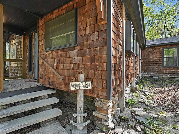 2nd image of 99 Roxie Ln