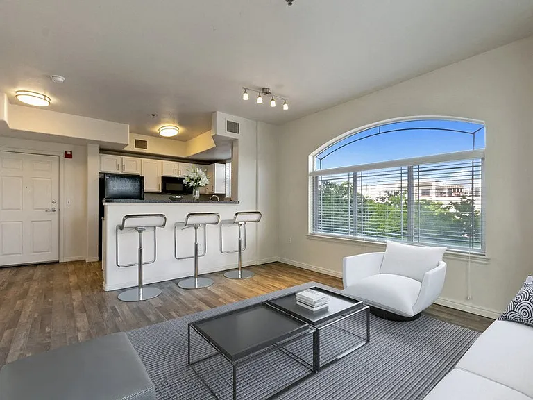 Altitude on Fifth — Photo 25