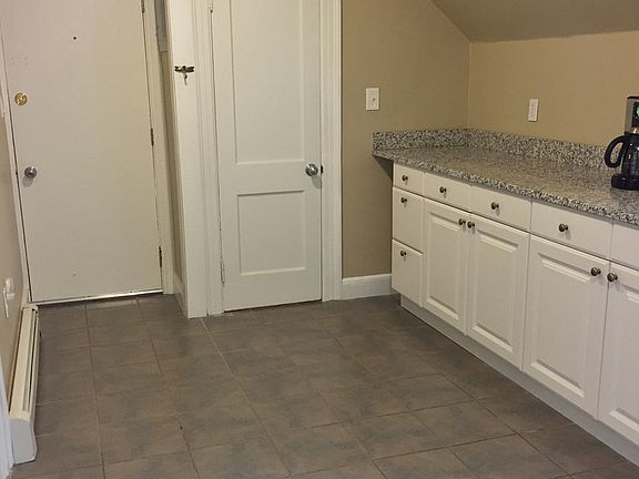 5th image of 108 Cole Ave #3