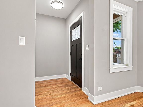 3rd image of 2711 N 77th Ave