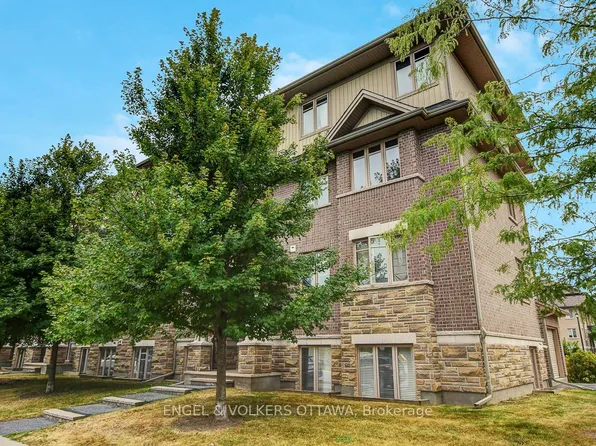 188 Hornchurch Ln #E, Ottawa, ON K2J 2T3