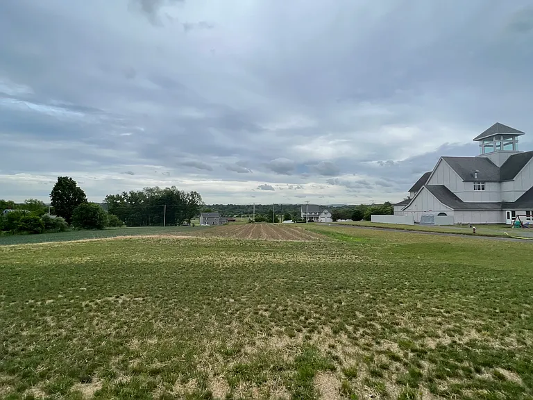 100 N Maple St — Photo 36