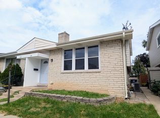 382 Dover Ln, Des Plaines, IL 60018