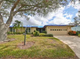 2701 Lancaster Dr, Sun City Center, FL 33573