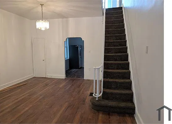 2411 N Hollywood St — Photo 2