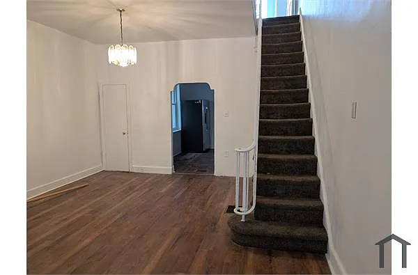 Building Photo - 2411 N Hollywood St
