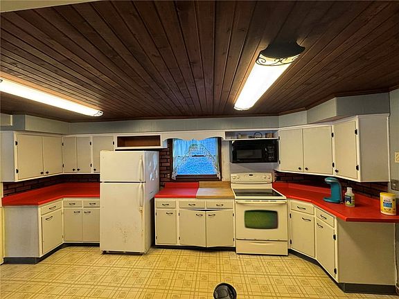 3rd image of 176 Silvis Farm Rd