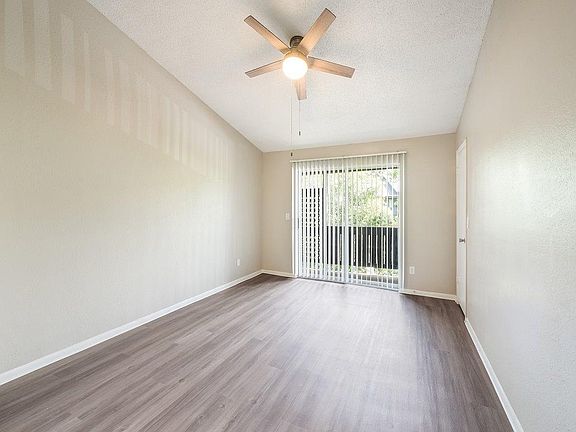 2nd image of 654 Glades Cir #220