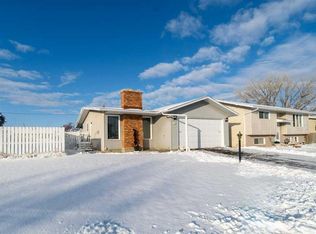 712 E 1st St SE, Redcliff, AB T0J2P2