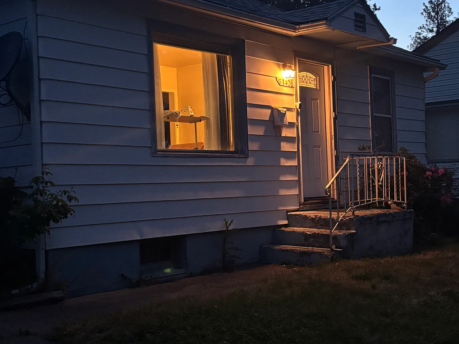 3 bed, 2400 sqft, $2,195 — Photo 2