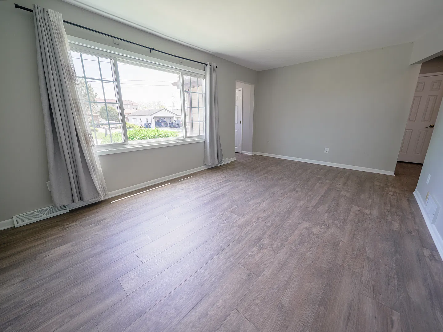 3 bed, 1437 sqft, $2,600 — Photo 3