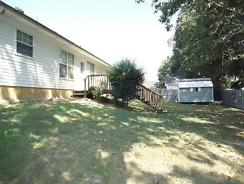 2106 Redwood Dr — Photo 4