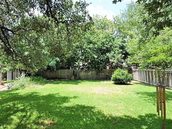 2nd image of 1700 Oakridge Dr