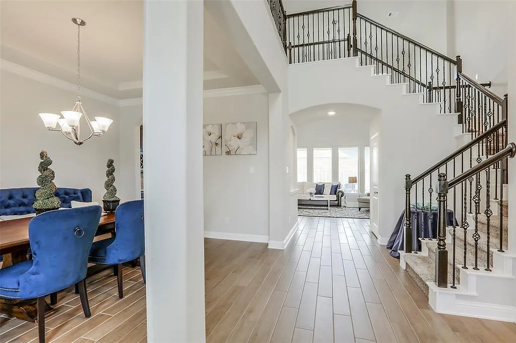 4 bed, 4.5 bath, 3711 sqft, $3,499 — Photo 3