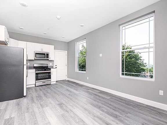 3rd image of 83 Bradstreet Ave #6