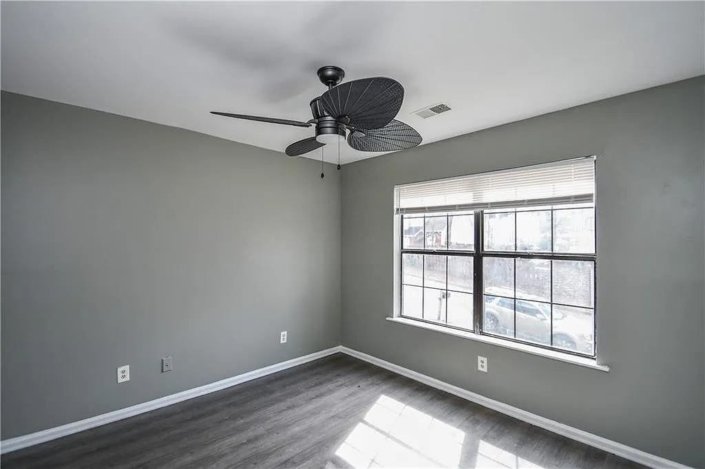2 bed, 1.0 bath, 1053 sqft, $1,550 — Photo 3