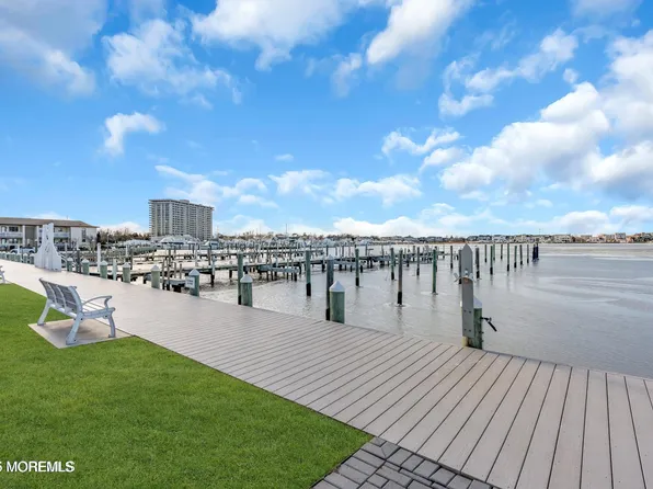 98 Wharfside Dr, Monmouth Beach, NJ 07750