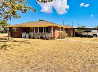 1200 8th St, Olton, TX 79064