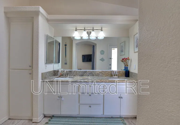 304 Acoma Blvd S — Photo 81