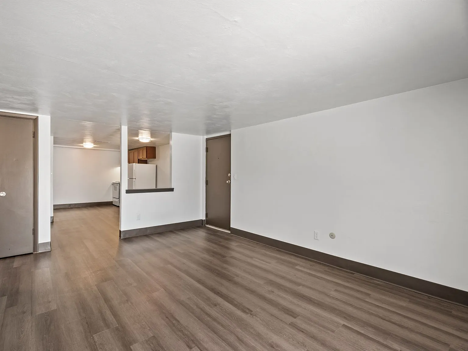 Landmark Apartments — Photo 2