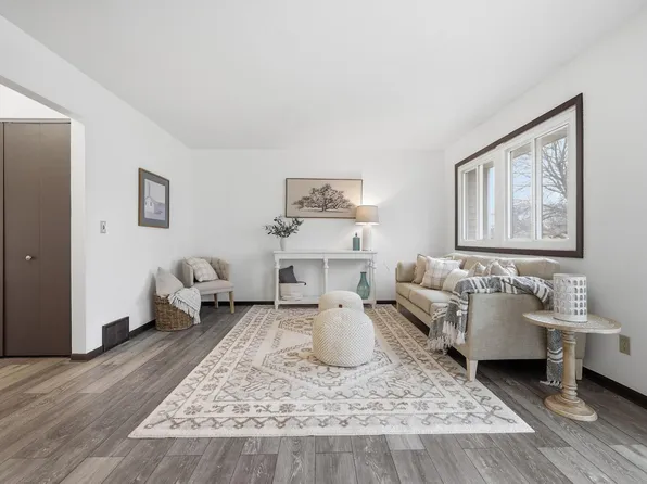 7597 Whitney Dr, Apple Valley, MN 55124