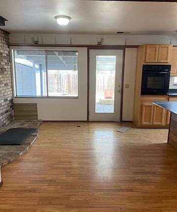 4th image of 1145 Grove St