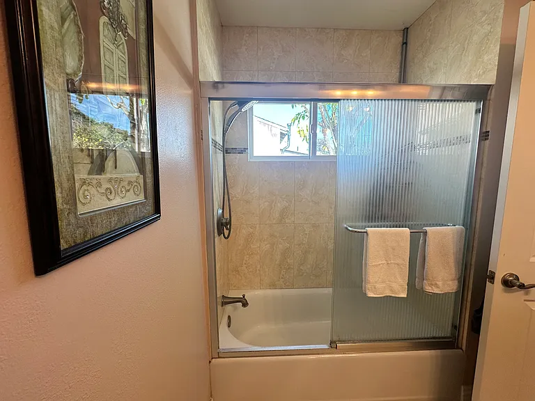 2048 N Screenland Dr — Photo 19