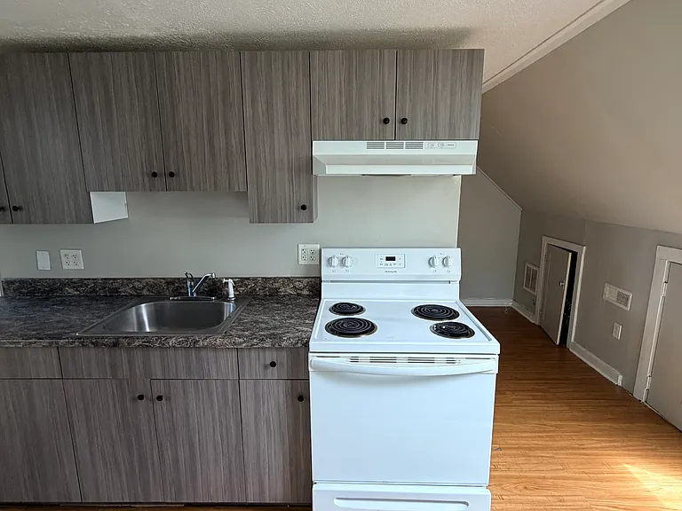 549 Valley St #2 — Photo 2