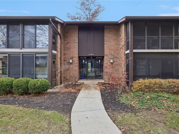 22976 Maple Ridge Rd #B-105, North Olmsted, OH 44070