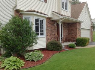 3235 Simsbury Dr, Pinckney, MI