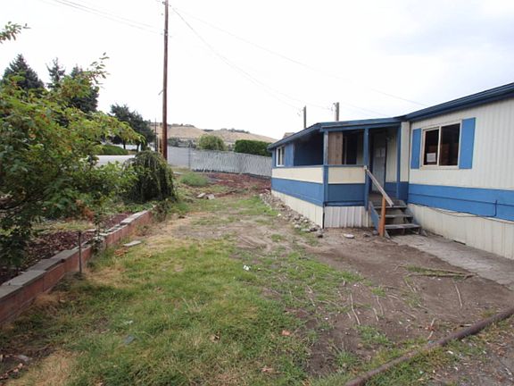 3rd image of 32 24th St NE