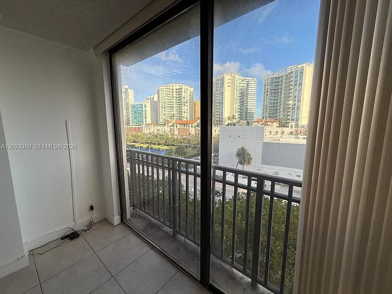 16909 N Bay Rd #720 — Photo 23