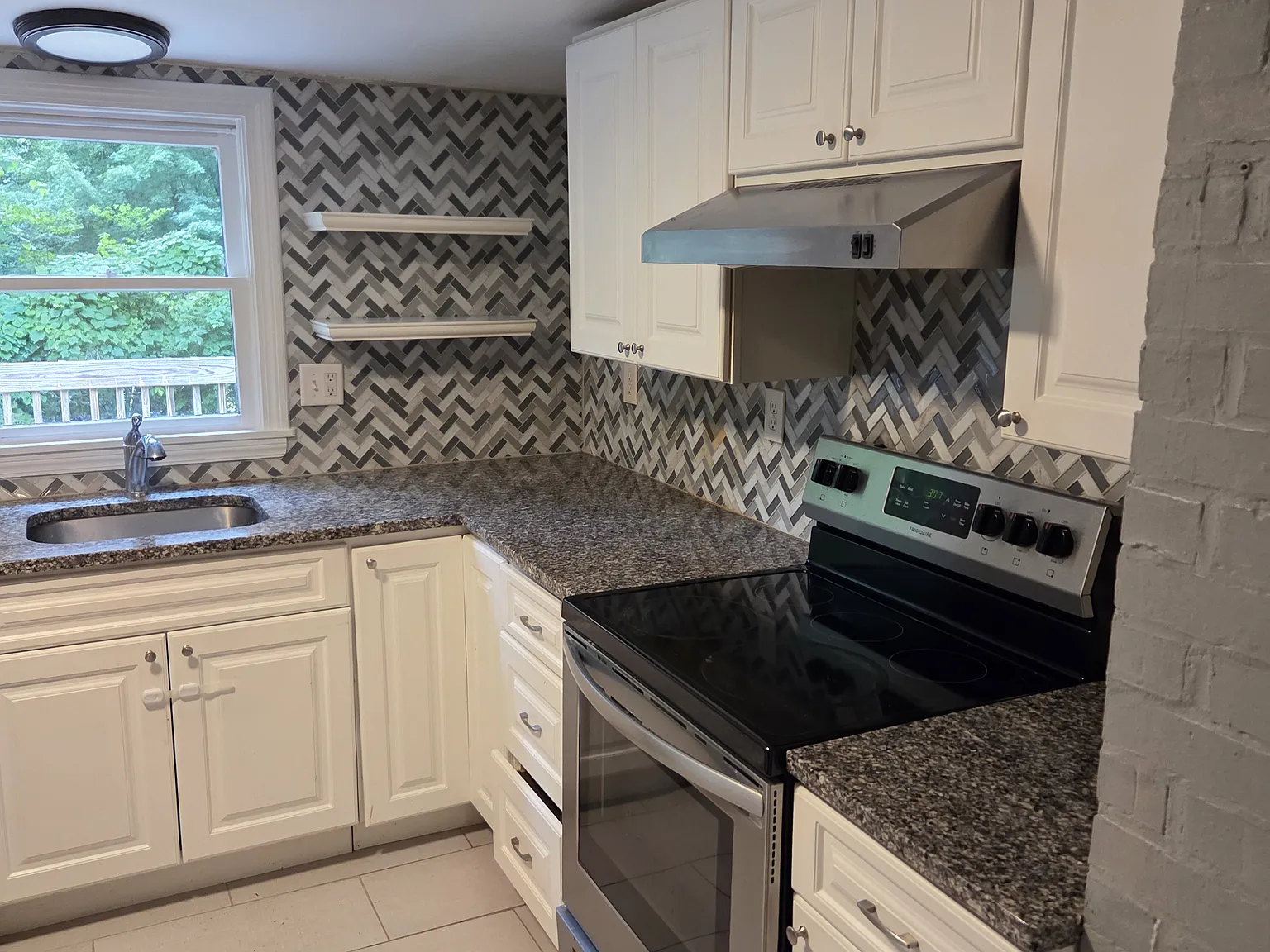 2 bed, 1127 sqft, $2,100 — Photo 4