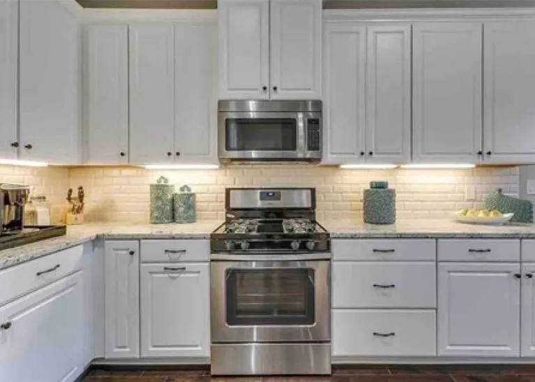 580 Hampshire Dr — Photo 9