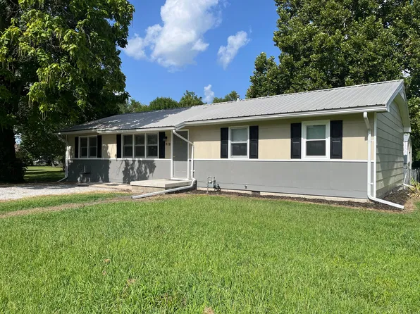 312 S Cherry St, Girard, KS 66743
