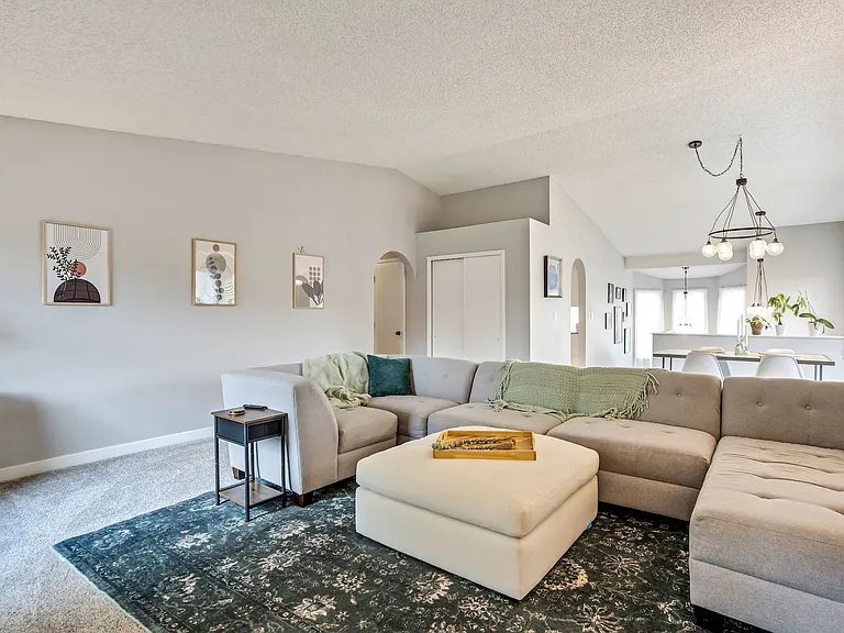 424 W Rockrimmon Blvd — Photo 8