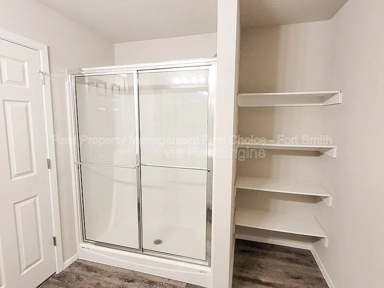 8218 Melody Ln — Photo 22