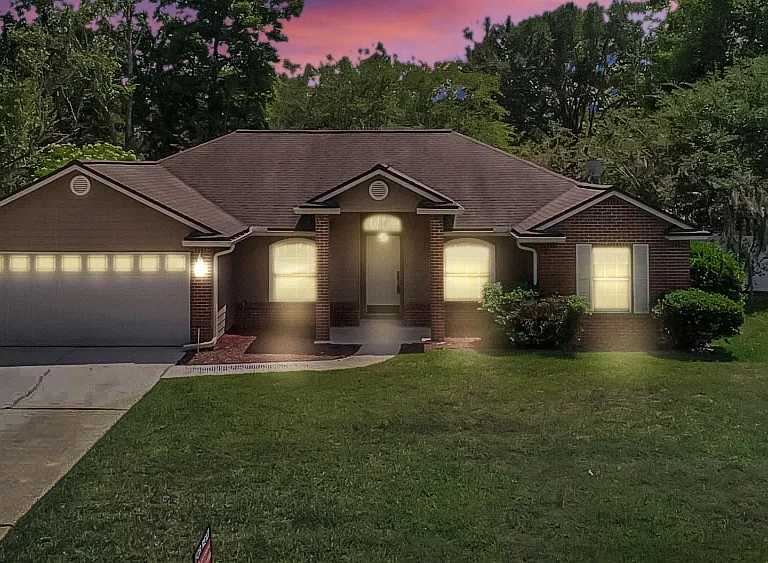 236 Clover Ct — Photo 1