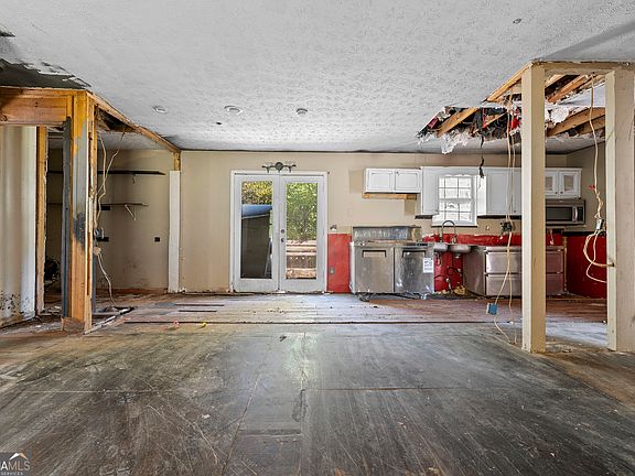 3rd image of 350 Mitchell Rd