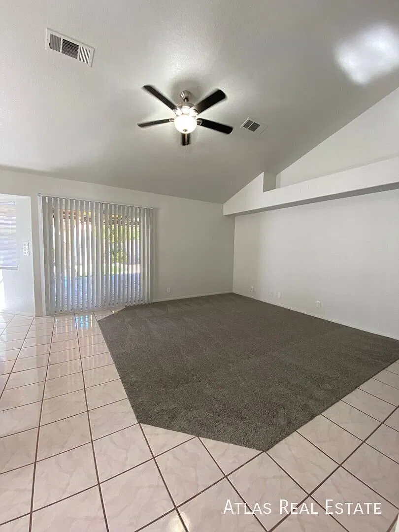*Coming Soon* Beautiful 3 Bedroom 2 Bathroom Near Barkin Basin Park — Photo 4