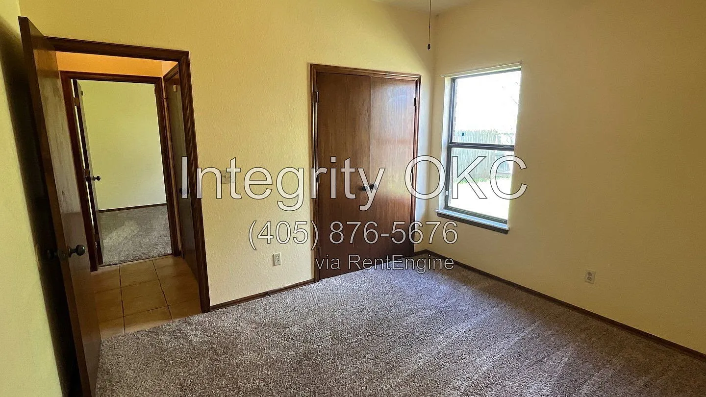 3 bed, 2.0 bath, 1305 sqft, $1,300 — Photo 4