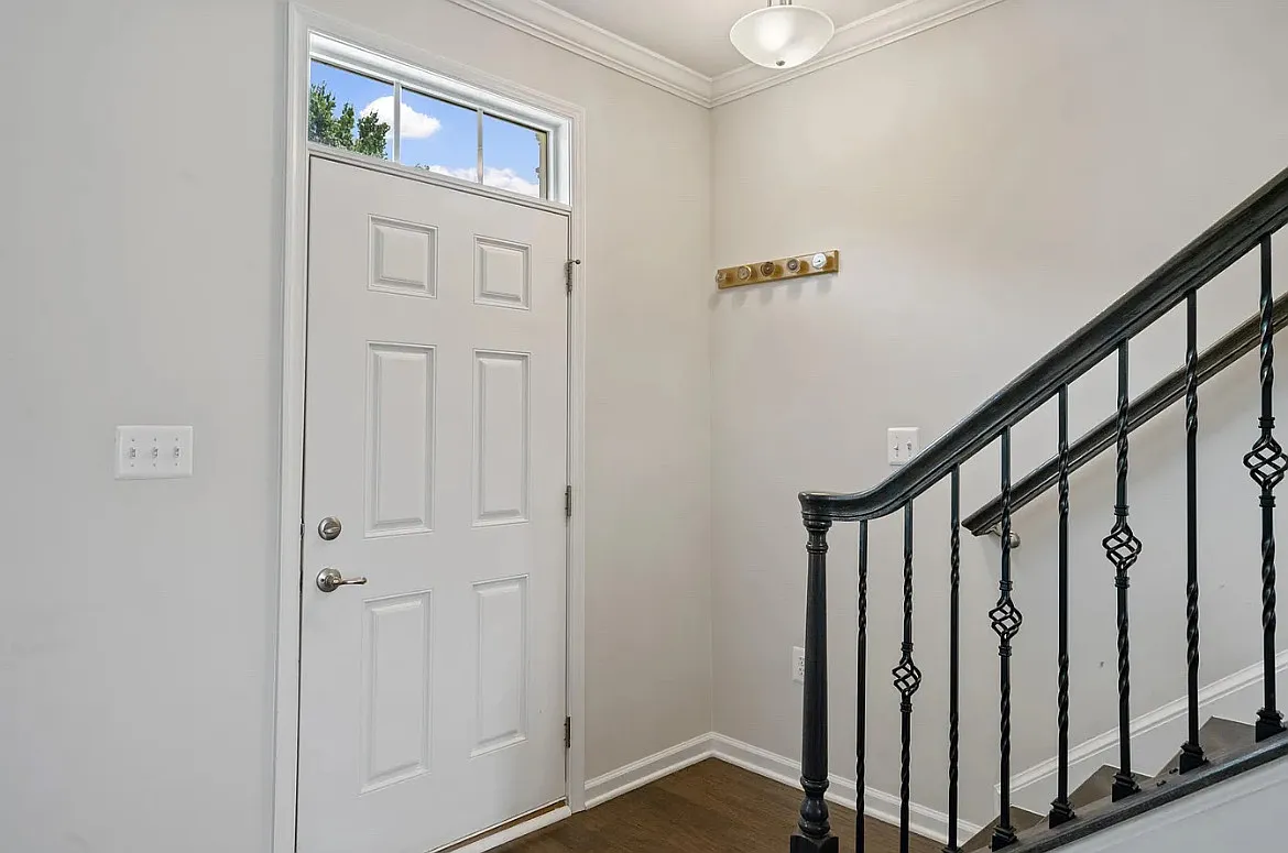 1221 Trenton Pl SE — Photo 2