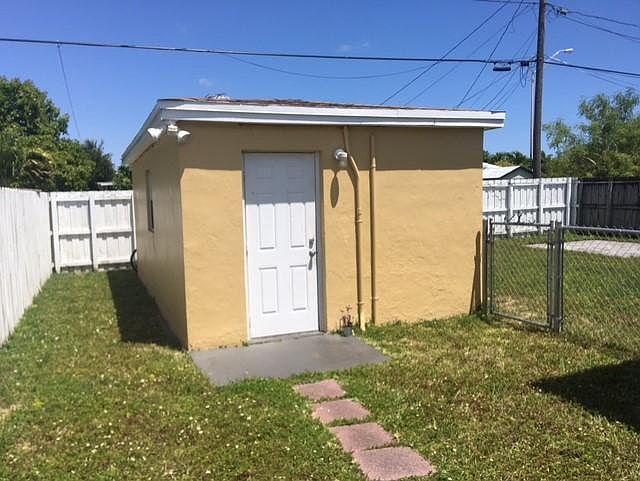 1st image of 1487 NE 180th St