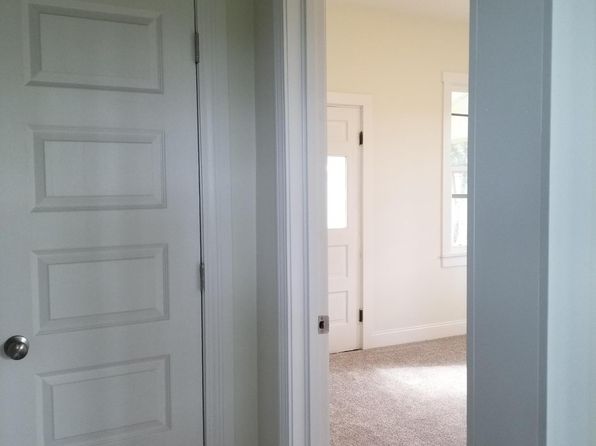 6 Cloverleaf Ln