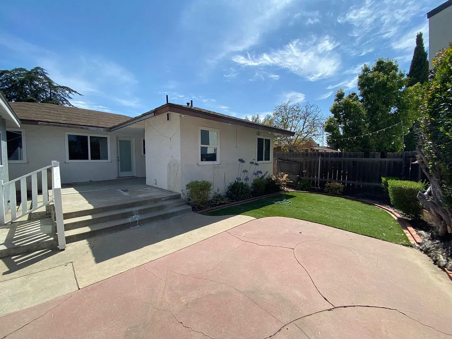 4BD/3BA on Montezuma w/ Driveway Parking! — Photo 2